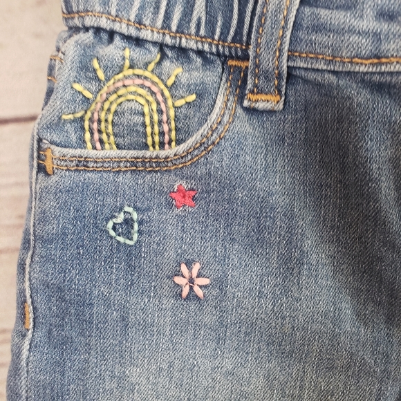 Gap toddler denim embroidered ranbow shorts - Picture 4 of 9